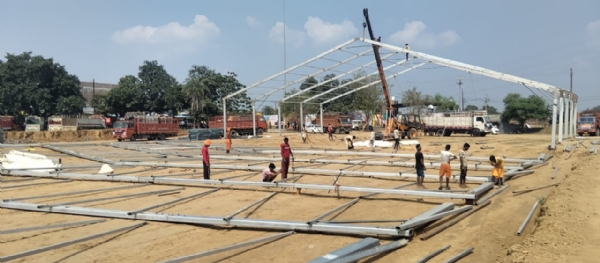 कालीखोह मोड़ पर जनसभा स्थल की तैयारीमें जुटे कर्मी। कालीखोह मोड़ पर जनसभा स्थल की तैयारीमें जुटे कर्मी।