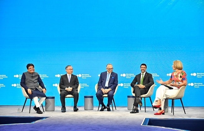 ब्लूमबर्ग न्यू इकोनॉमी फोरम 2026 को संबोधित करते पीयूष गोयल ब्लूमबर्ग न्यू इकोनॉमी फोरम 2026 को संबोधित करते पीयूष गोयल