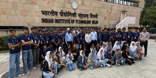 नूंह: मढ़ी के विद्यार्थियों ने किया आईआईटी दिल्ली का शैक्षणिक भ्रमण