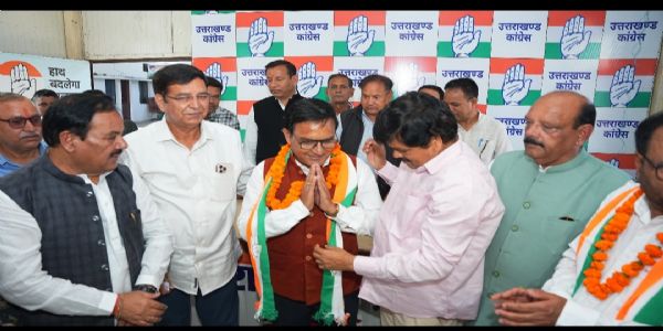 उत्तराखंड में दर्शन लाल डोभाल और पूर्व आईजी अनंतराम चौहान कांग्रेस में शामिल