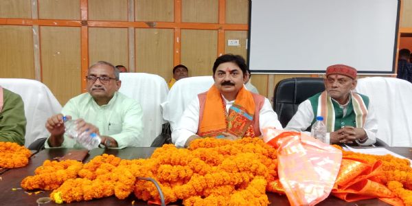 जनकल्याणकारी योजनाओं को जन-जन तक पहुंचाने का लें संकल्प : एसएन सिंह