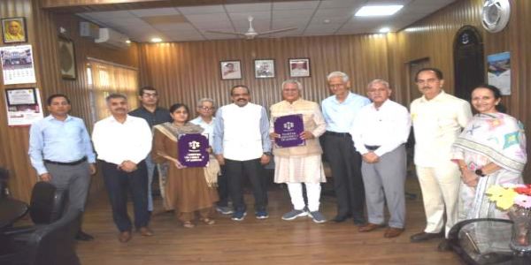 क्लस्टर यूनिवर्सिटी और भारतीय योग संस्थान के बीच एमओयू
