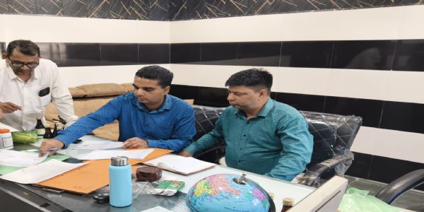 भगवानपुर में आयुर्वेदिक दवा फैक्ट्री का संयुक्त निरीक्षण, नमूने लेकर स्टॉक सील