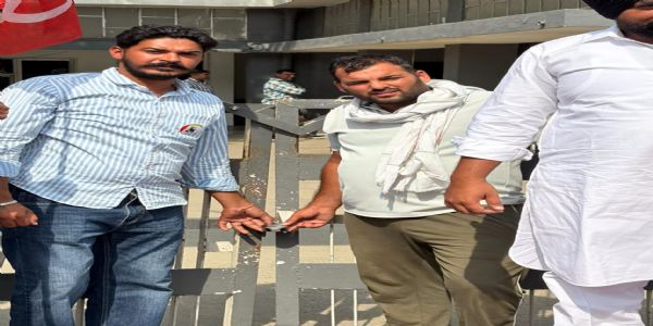 फतेहाबाद : एमएसपी पर फसल खरीद और लूट के खिलाफ फतेहाबाद में किसानों ने मार्किट कमेटी कार्यालय पर जड़ा ताला