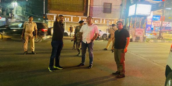 दुर्गा पूजा को लेकर एसएसपी ने पूजा पंडालों का किया निरीक्षण, सुरक्षा व ट्रैफिक व्यवस्था दुरुस्त रखने के निर्देश