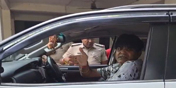 मनिहारी मुख्य पार्षद लाखो यादव पर थाने में हंगामा व दुष्प्रचार का केस दर्ज