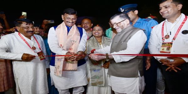 रांची में नौ पूजा पंडालों का खुला पट, मां भवानी के दर्शन को उमड़े श्रद्धालु