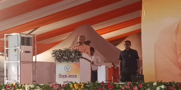 (अपडेट) सपा सरकार में शिक्षकों के पद खाली रहे, भर्ती आयोगों पर सैफई सिंडिकेट का कब्जा था : योगी आदित्यनाथ