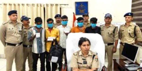 ‘मामा टीटी हैं’ कहकर मजदूरों से ठगी, पांच शातिर गिरफ्तार