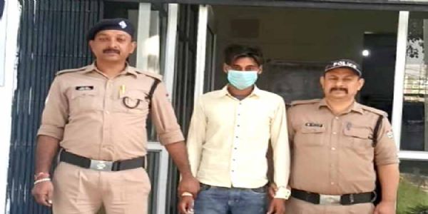 सात माह से फरार पांच हजार का ईनामी आरोपित गिरफ्तार