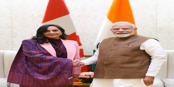 प्रधानमंत्री नरेन्द्र मोदी बुधवार को कनाडा की विदेश मंत्री अनीता आनंद से मुलाकात के दौरान प्रधानमंत्री नरेन्द्र मोदी बुधवार को कनाडा की विदेश मंत्री अनीता आनंद से मुलाकात के दौरान