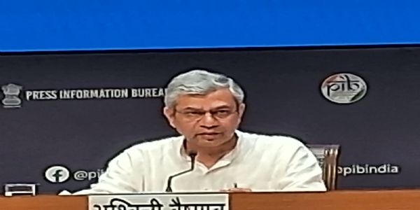 सूचना और प्रसारण मंत्री अश्विनी वैष्णव बुधवार को मीडिया को कैबिनेट के फैसलों की जानकारी देते सूचना और प्रसारण मंत्री अश्विनी वैष्णव बुधवार को मीडिया को कैबिनेट के फैसलों की जानकारी देते