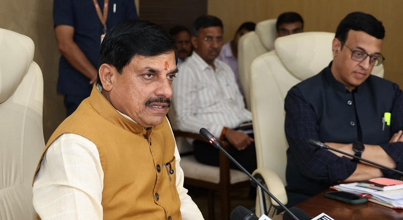 कैबिनेट की बैठक के बाद पत्रकार वार्ता को संबोधित करते हुए मुख्यमंत्री कैबिनेट की बैठक के बाद पत्रकार वार्ता को संबोधित करते हुए मुख्यमंत्री