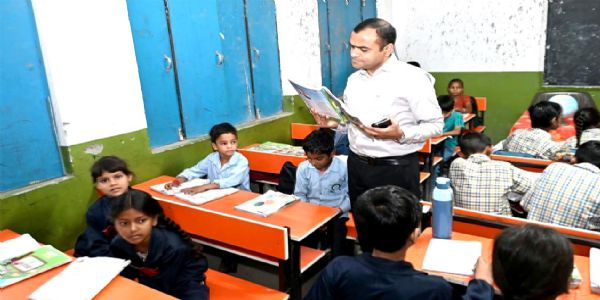 अपर रोड प्राथमिक विद्यालय के पुराने भवन की जगह बनेगा नया भवन, डीएम ने मांगा प्रस्ताव