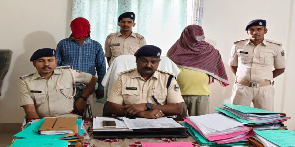 भारी मात्रा में कोरेक्स सिरप, नशीली दवाएं और गांजा बरामद, दो सगे भाई गिरफ्तार