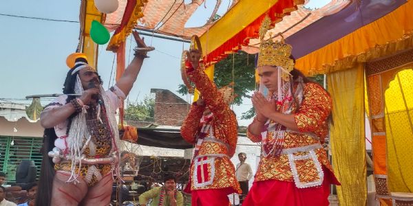 औरैया : धनुष भंग लीला में गूंजे जय श्रीराम के जयकारे, परशुराम-लक्ष्मण संवाद ने बंधा समां