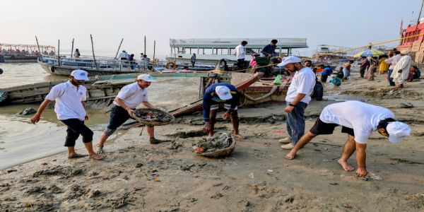 बाढ़ के बाद नमामि गंगे की युवा टोली का संकल्प, गंगा में नहीं जाने देंगे प्लास्टिक और अन्य कचरा