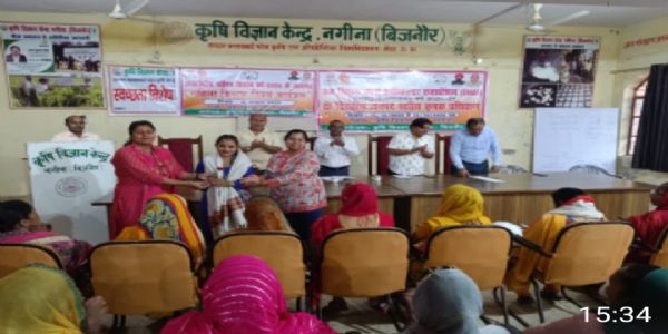 महिला किसान दिवस : केवीके नगीना में महिला कृषकों को किया गया सम्मानित