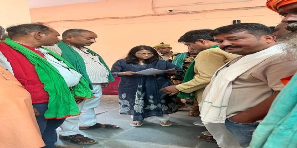 भाकियू ने बाढ़ से प्रभावित सड़काें-पुलियाें की मरम्मत के लिए एसडीएम को सौंपा ज्ञापन,चेतावनी भी दी