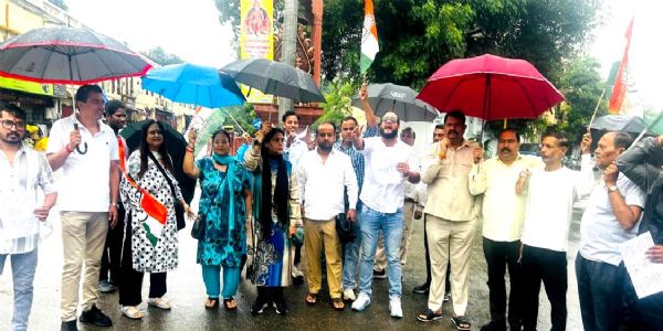 अंकिता प्रकरण पर कांग्रेस का प्रदर्शन, दुष्यंत की नियुक्ति रद्द करने की मांग