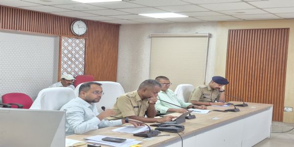 सारण में नौका परिचालन सुरक्षा को लेकर जिलाधिकारी और एसएसपी ने निर्देश