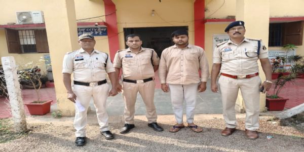 जांजगीर-चांपा : अश्लील फोटो-वीडियो वायरल करने की धमकी देकर ब्लैकमेल करने वाला आरोपित गिरफ्तार
