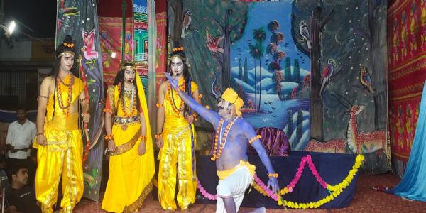 कैकेयी के वरदान से राम को वनवास, दशरथ वियोग के मंचन ने दर्शकों को रुलाया