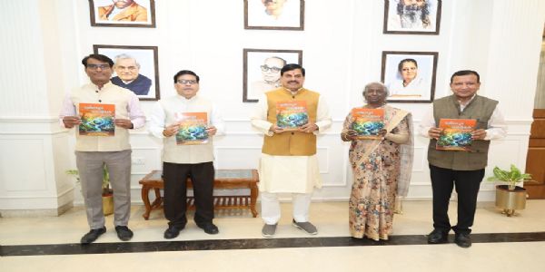 मप्रः मुख्यमंत्री डॉ. यादव ने किया पर्यावरण एवं सतत् विकास पुस्तिका का विमोचन