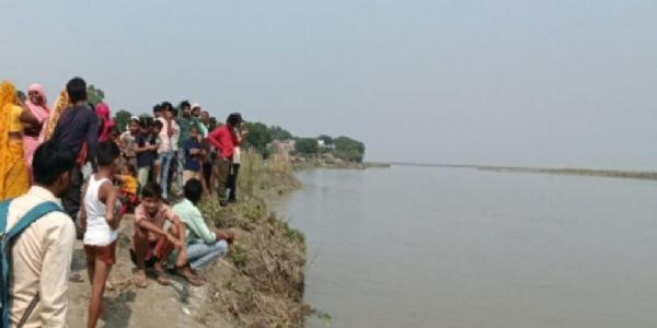 फर्रुखाबाद में भाइयाें के साथ पशुओं को चारा लेने जा रही बहन गंगा में डूबी, तलाश जारी