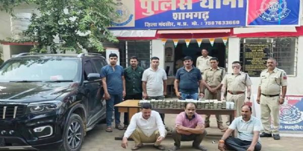 मप्र के मंदसौर में बिना नंबर की कार में मिले 1.29 करोड़ रुपये नकद, तीन गिरफ्तार