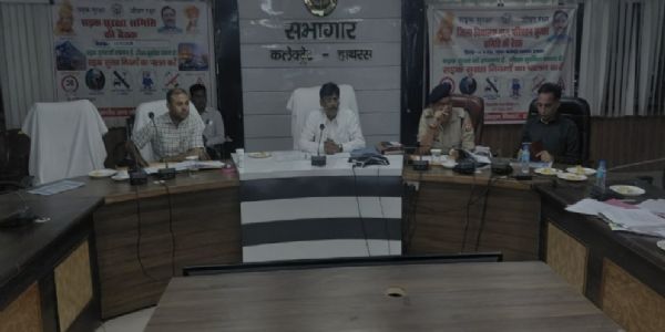 हाथरस : जिलाधिकारी ने बच्चों की सुरक्षा को लेकर की समीक्षा,कहा—लापरवाह विद्यालयों पर होगी कार्रवाई