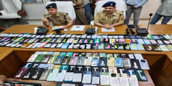 बागपत पुलिस ने 179 खोए मोबाइल बरामद किये, लाेगाें काे लाैटाए