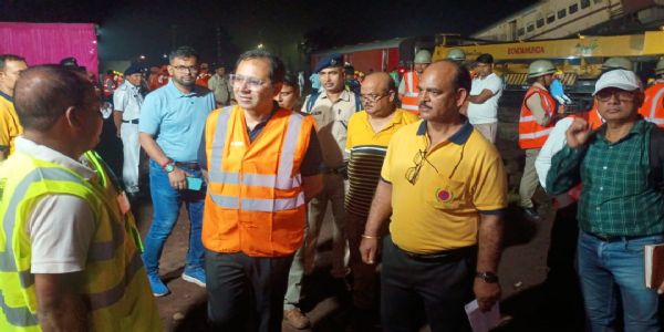 रेलवे ने ट्रेन दुर्घटना का मॉकड्रिल कर जांची कर्मचारियों की सतर्कता