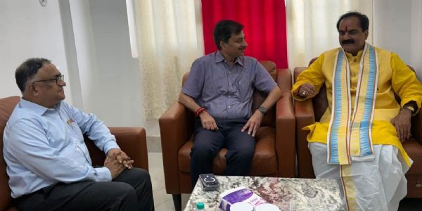 मिथिला में रेल परियोजनाओं के शीघ्र निष्पादन पर जोर