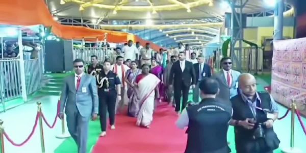 राष्ट्रपति मुर्मु ने विजयवाड़ा में राष्ट्रीय सरस मेले का किया उद्घाटन
