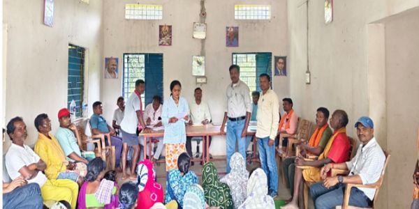 बस्तर की ग्राम पंचायतों में मतदाता सूची पुनरीक्षण जारी, घर-घर दस्तक दे रहे बीएलओ