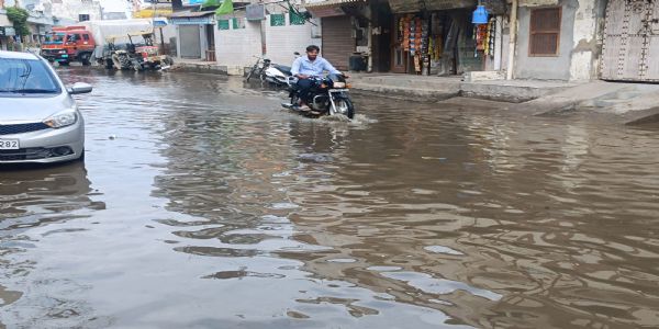 हिसार : पश्चिमी विक्षोभ से मौसम ने ली करवट, 7.8 एमएम बारिश से दिन का पारा 9.2 डिग्री लुढ़का