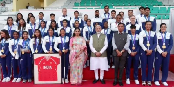 प्रधानमंत्री नरेन्द्र मोदी एशियाई खेल 2026 में हिस्सा लेने वाले भारतीय दल के साथ। प्रधानमंत्री नरेन्द्र मोदी एशियाई खेल 2026 में हिस्सा लेने वाले भारतीय दल के साथ।