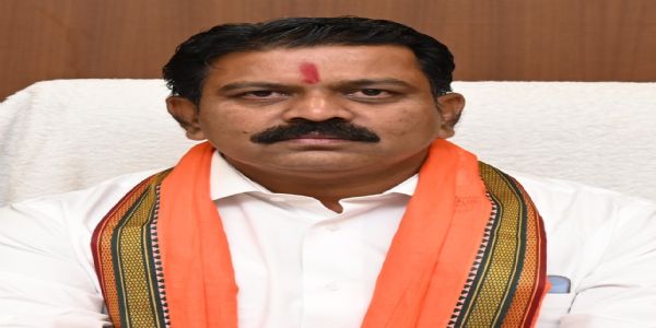 प्रधानमंत्री आवास योजना में गड़बड़ी पर सख्त कार्रवाई, दो ठेकेदारों पर एफआईआर