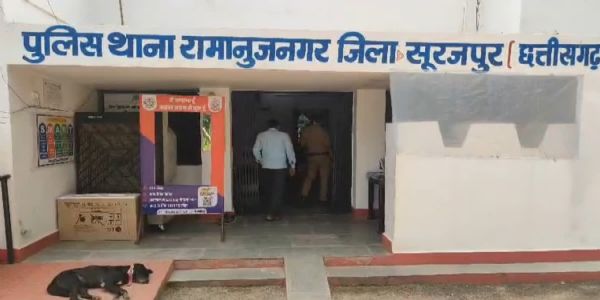 सूरजपुर में पंप चोरी के संदेह पर दो युवकों की सरेराह पिटाई, जूतों की माला पहनाकर घुमाया