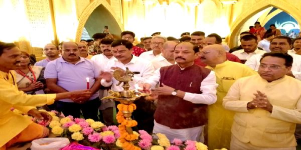 एग्रिको पूजा पंडाल का पूर्व मुख्यमंत्री रघुवर दास ने किया उद्घाटन