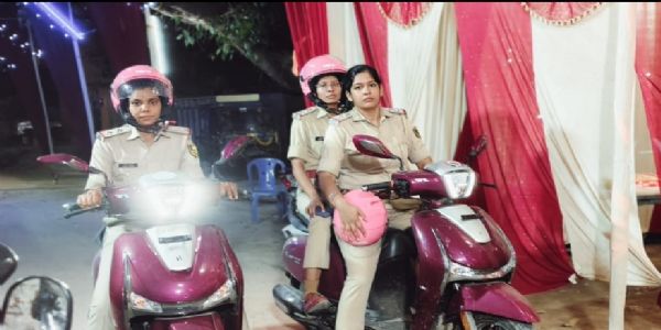 सारण में दुर्गा पूजा पर सुरक्षा कड़ी, पुलिस दीदी और बाइक गश्ती दल ने संभाली कमान
