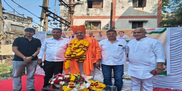 सूरत में राज्यसभा सांसद गोपीकृष्ण बाेले-प्रधानमंत्री मोदी की नजर हर कार्यकर्ता पर रहती है