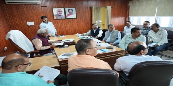 उत्तराखंड में आयुष चिकित्सालयों का निर्माण जल्द पूरा करें: मदन कौशिक