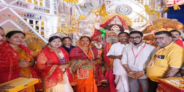 नैला-जांजगीर दुर्गोत्सव में पहुंचीं मुख्यमंत्री विष्णुदेव साय की धर्मपत्नी कौशल्या साय, मां दुर्गा की आरती कर गाए भजन