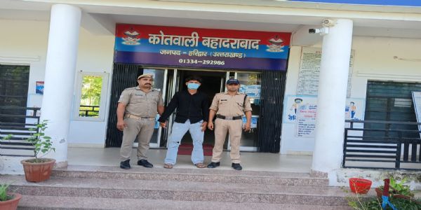 दुष्कर्म-पॉक्सो मामले में फरार आरोपित गिरफ्तार