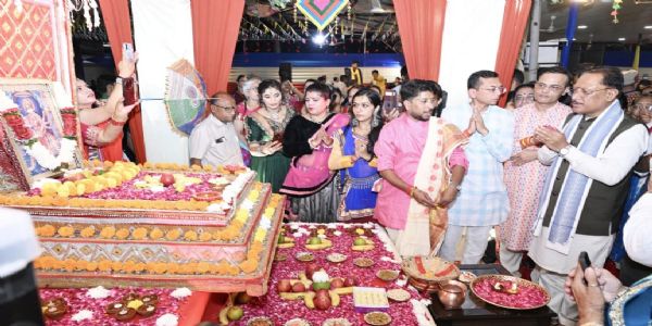 मुख्यमंत्री निवास में गरबा महोत्सव की धूम, भक्ति और उल्लास के रंग में रंगा आयोजन