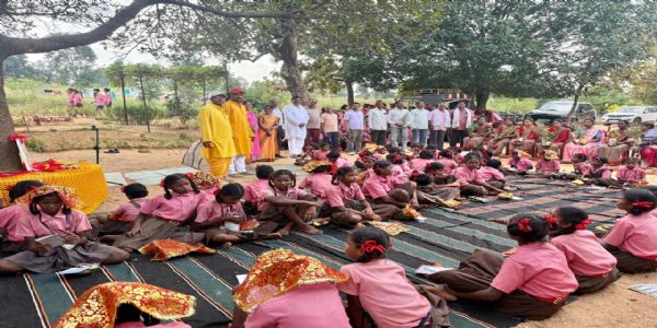 सालेहातु में कन्या पूजन कार्यक्रम, विद्यार्थियों की सहभागिता से गूंजे वेदमंत्र