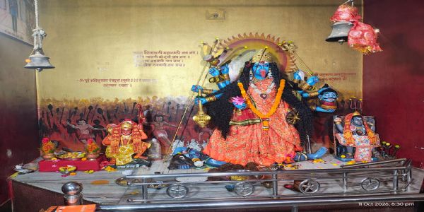 नवरात्रि पर माता काली के दर्शन के लिए उमड़ रहे श्रद्धालु