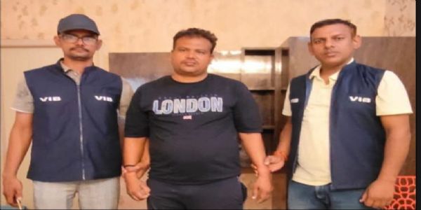 बक्सर के ब्रह्मपुर में 50 हजार रुपये रिश्वत लेते दारोगा गिरफ्तार